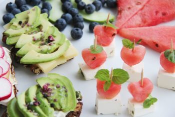 Melonen-Feta Spießen mit Minze als Fingerfood