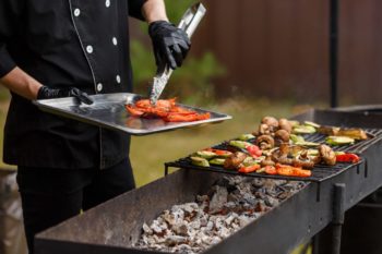 mitarbeiterfeier catering bestellen und liefern lassen